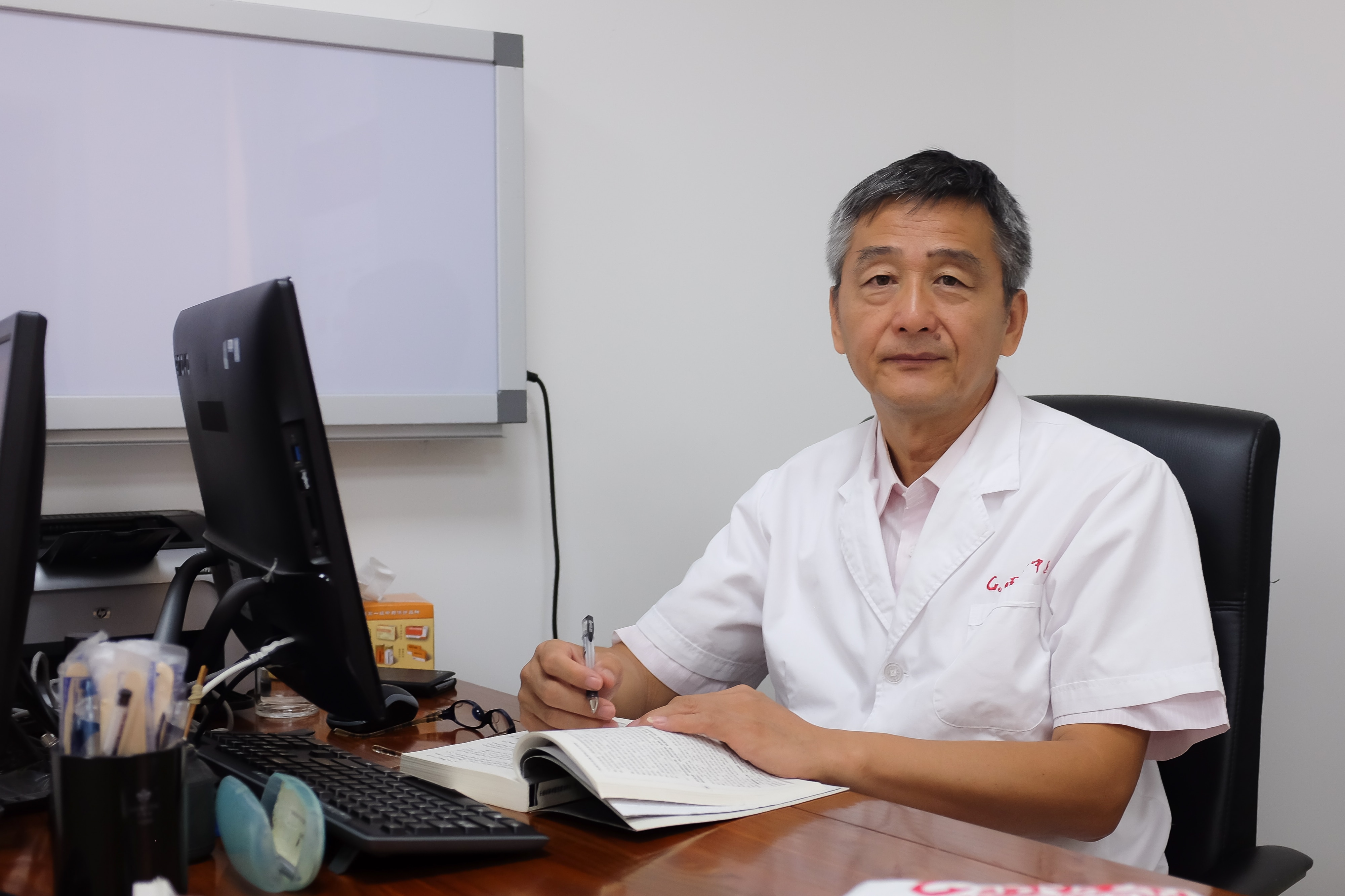 香港浸會大學中醫藥學院臨床部臨床教授徐凱教授